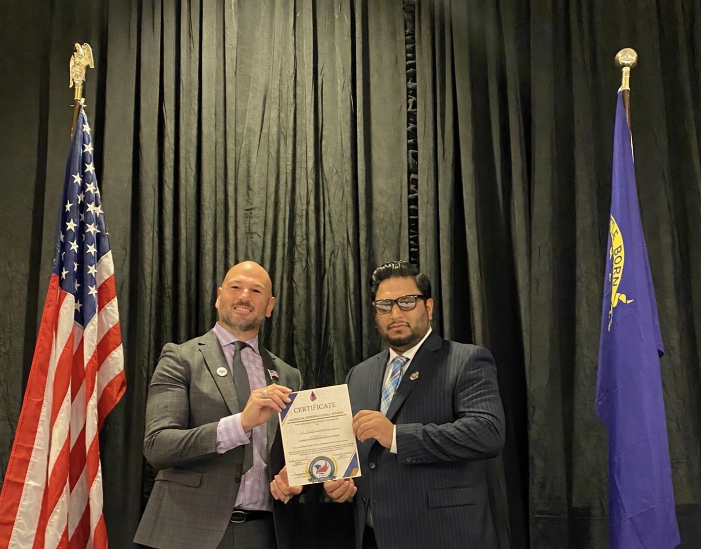 Varinder Singh presenting a certificate at a leadership event